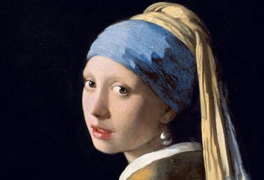 girl with pearl ear ring