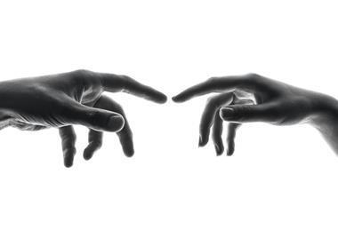 pp30-31_Sept2023_Sex&Relationships_shoeib-abolhassani-ukDEbYnyDsU-unsplash