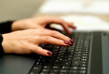 jozsef-hocza-SGl2TjYFAE8-unsplash