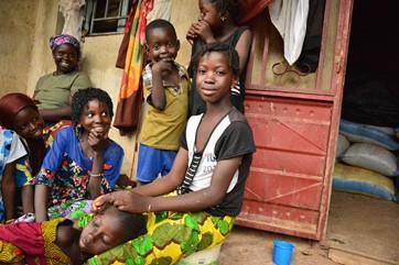 Having fled violence, Alimatou, 9, braids her friend's hair in a camp for internally displaced people (IDP) in Sévaré. ©World Vision